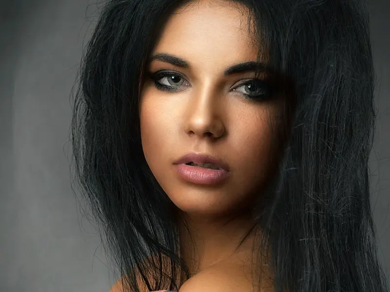 一个男人，心里是不是住着另外一个女人，看这4点就够了