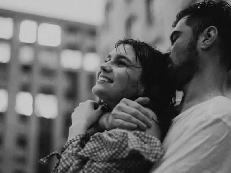 会为你控制情绪的男人，是真正的爱你