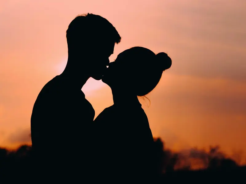 敢吻你这三个地方的男人，他一定爱你入骨了！