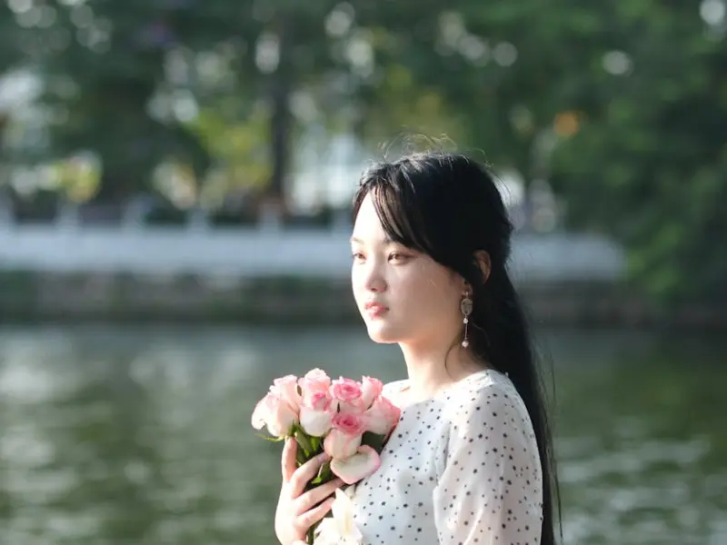 一个不爱你又霸占你的男人，会有这三个特征