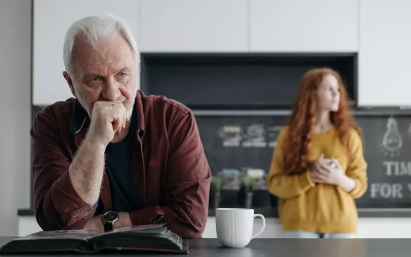 婚外情男人长期和他老婆分开住(为什么有家室的男人玩婚外情)