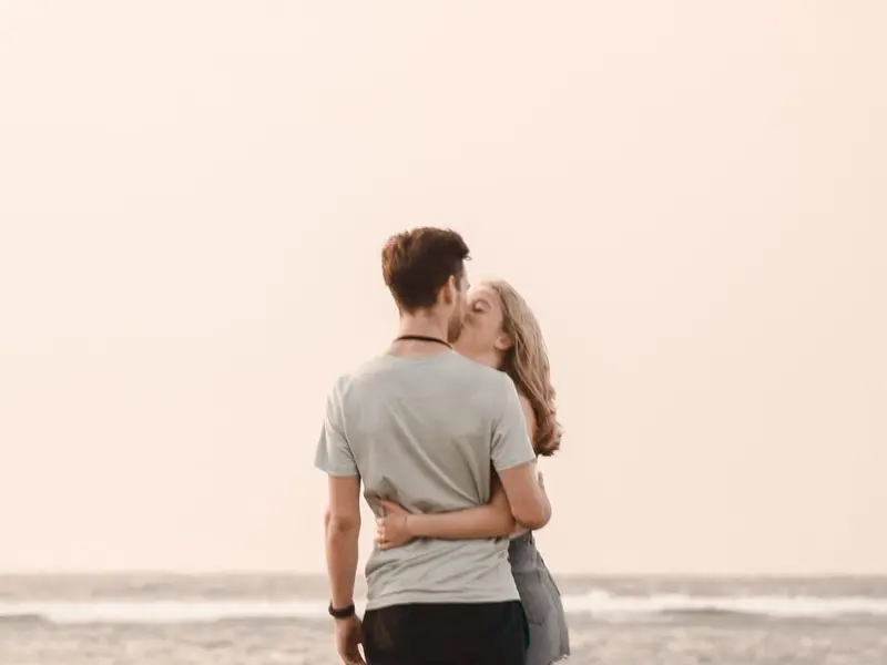 愿意亲吻你这三个地方的男人，说明他爱你爱得很深！