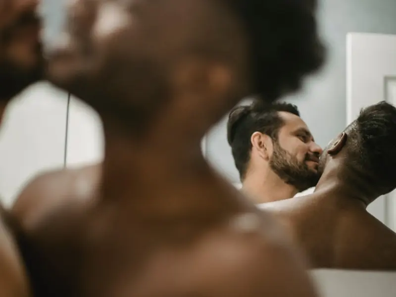 深爱你的男人，一定会有这三种表现！