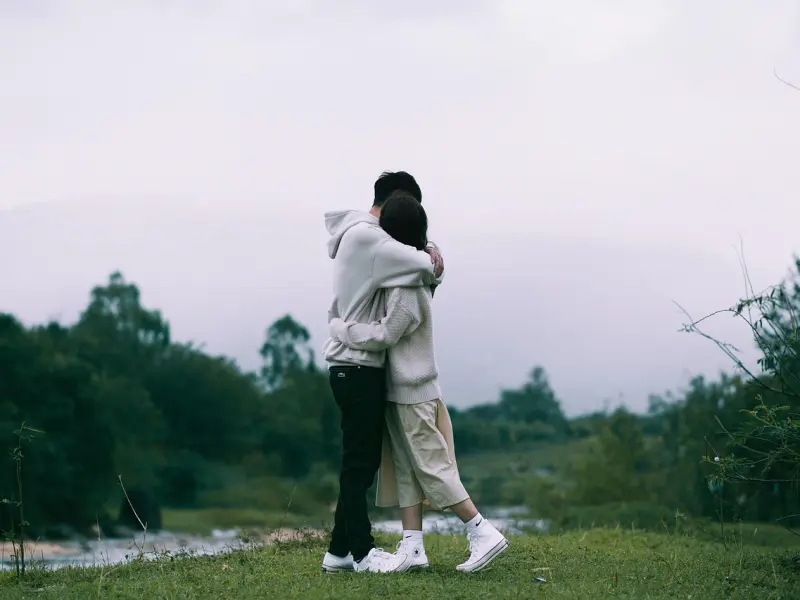 “假装”爱你的男人，才会有3个藏不住的表现