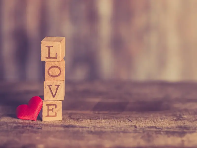 一个真正爱你的男人，会有这4个“暖心”的小动作！