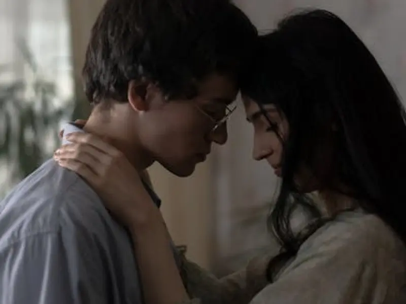 男人想你到“发疯”，才会有这些举动，女人不要不懂