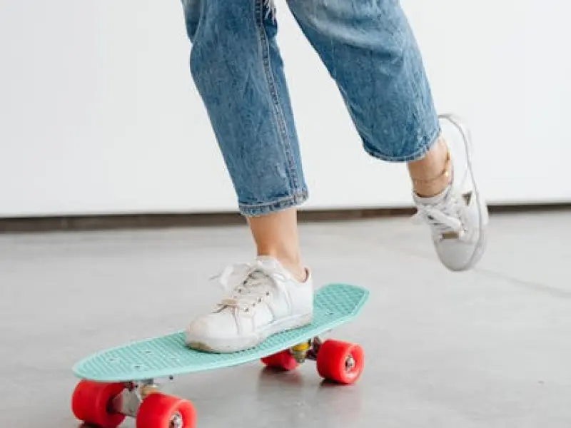 分手后男人的心理，为什么他没有拉黑你但也不跟你联系，你可能正在错过机会