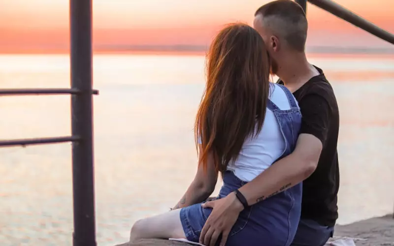 女子网恋奔现男子转身就走真相(女子网恋奔现结果对方竟不是人)