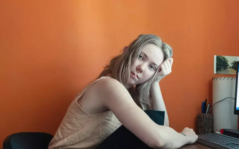 五旬女子网恋分饰多角(女孩分饰多角网恋骗钱)