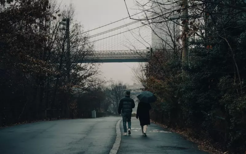 女人失恋痛苦想找新欢(为什么失恋后关于他的一切都是伤)