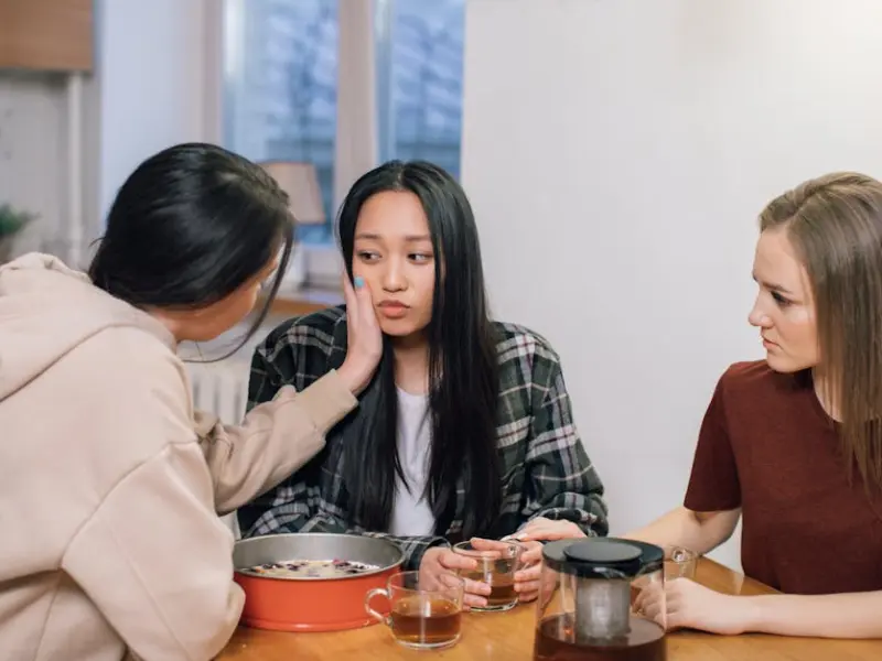 女人看似爱你，其实根本不在乎你的3个表现，别不明白！