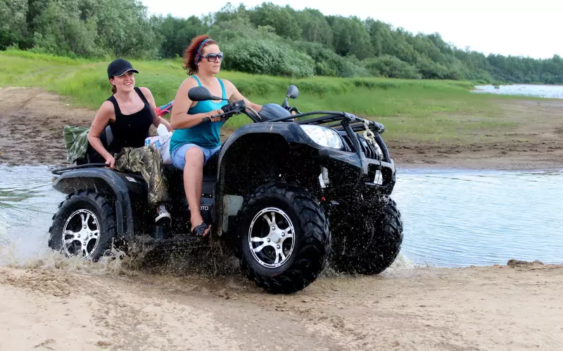 女子因丈夫未关电视而反手一巴掌，家暴为何时有发生？