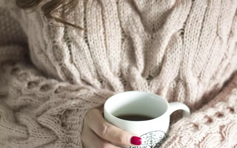 女子欲跳楼逼丈夫就范，以死相逼就能解决情感问题？