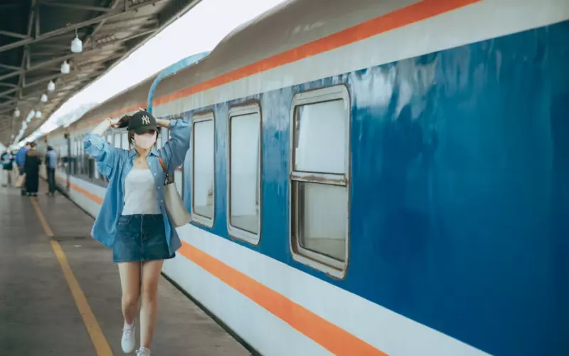 女子网恋奔现下火车后男网友跑了(女子3000公里网恋奔现)