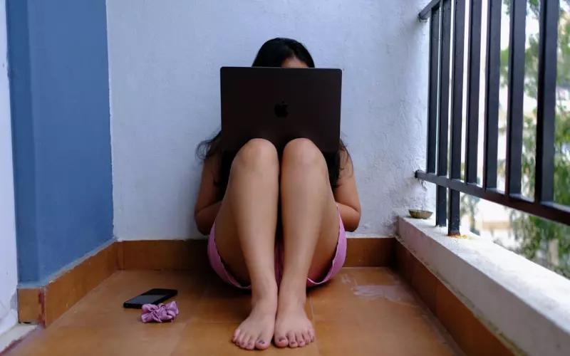 女子网恋被骗15006万男友竟有17人(40岁女子网恋刚过6天被骗走1660万)