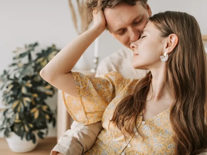 已经把你当老公的女人，肯定克制不住这3个小动作，别不信！