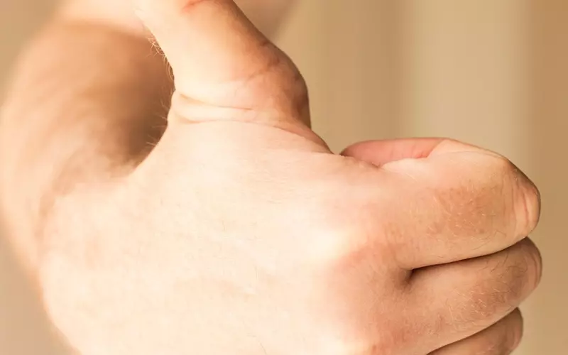 偷偷喜欢你的女人，肯定忍不住这种小动作，别不信！