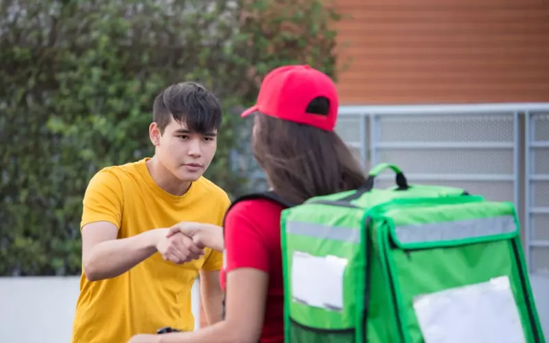 小伙网恋外卖小哥(让外卖小哥帮忙鉴定网恋女朋友)