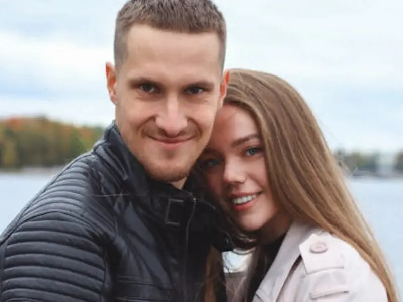 小伙网恋奔现却发现女友失忆了(网恋奔现一年后看到女朋友崩溃)