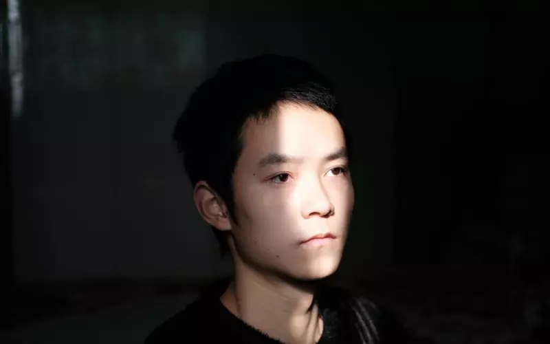 小伙被网恋女友骗居然是个男的(男子为了网恋女友破费了9万元)