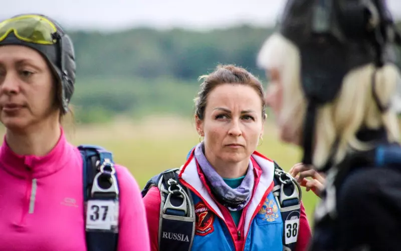 成年人的世界：爱，都是要做出来的。