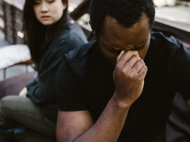 分手后，心里还牵挂着你的男人，才会有这3个表现！