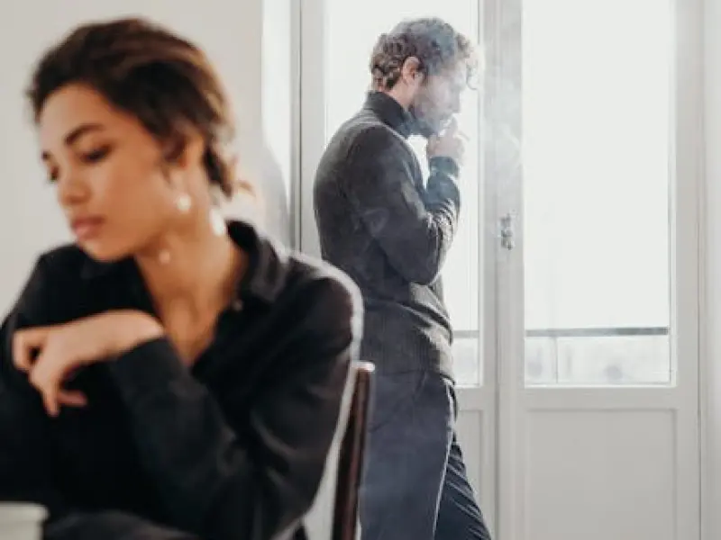 分手后，前任关注你的动态是还爱你吗？如何挽回？