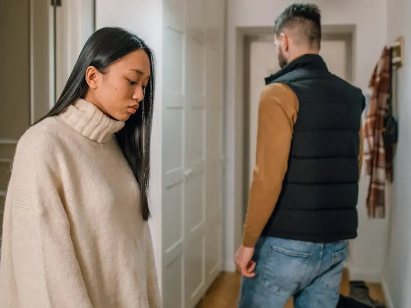 分手后，男人有这些表现，说明他已经放下你了