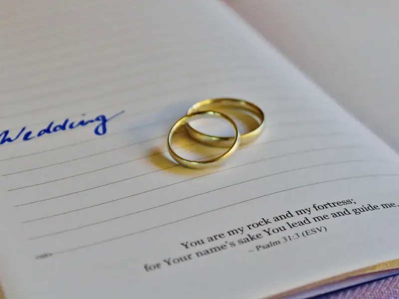 分手后男人放不下前任 他会有3种表现