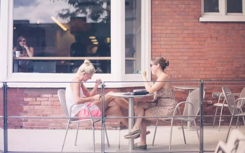 分手后前任说：“我们做朋友吧”，该怎么挽回？