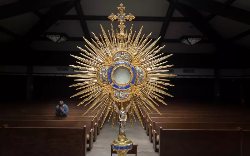 分手后，男人的这些动作，看似在挽回，却大多会伤害你