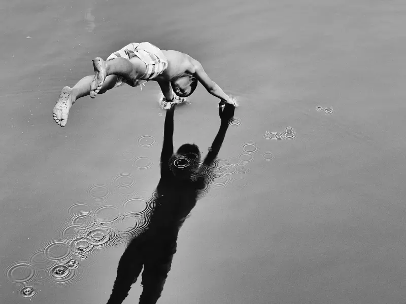 喝醉后，男人一旦让你触碰这4个地方，真的“爱你入骨”了！