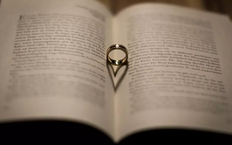 结婚后，老公爱上了其它女人，怎么挽回老公的心？