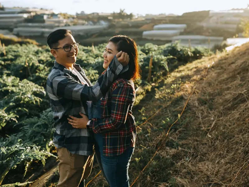 发生关系后，女人的这些小动作，其实是在把男人往外推啊！