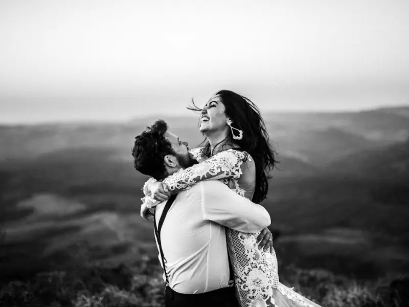 和女朋友分手之后她和别人好上了，我该怎么让她回到我身边