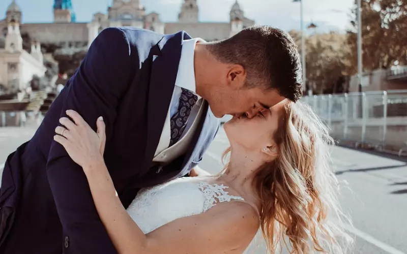 婚后丈夫不为家庭付出，聪明的妻子这样做