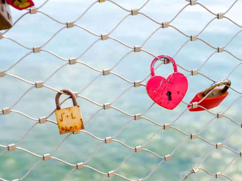 我和前任约会后，现任摸出一把菜刀……