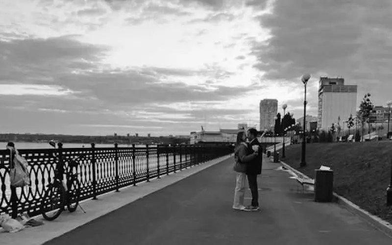 网恋七年终于见面在一起了(网恋3年终于见到真人了)