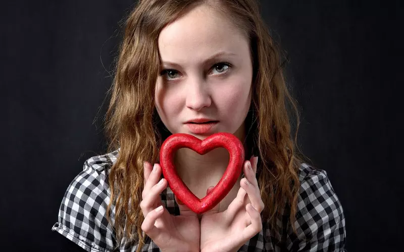 分手复合发现不像以前般爱我了，我该如何挽回男友的心？