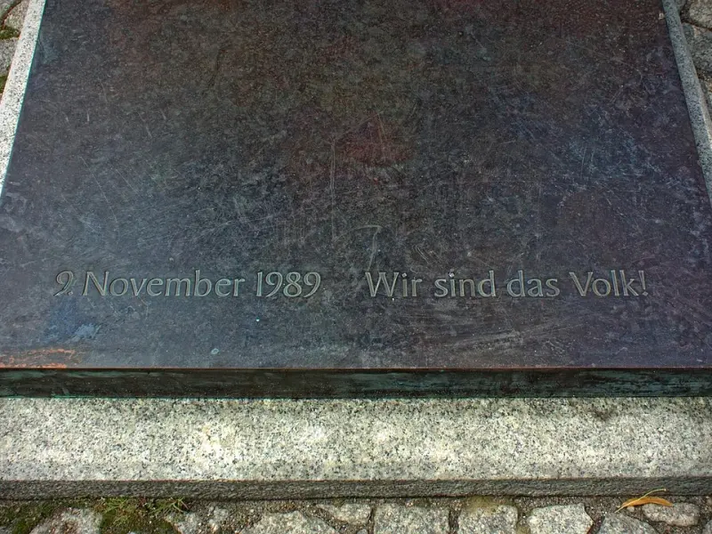 “虽然我们深爱着对方，但是结束是我们最好的选择”