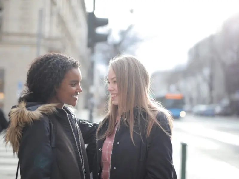 暧昧的异性朋友之间，有这几个表现