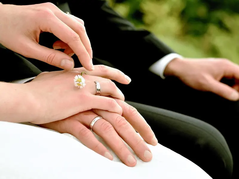 男人睡觉前的11个动作中，有3个说明很爱你，最后一个很难做到