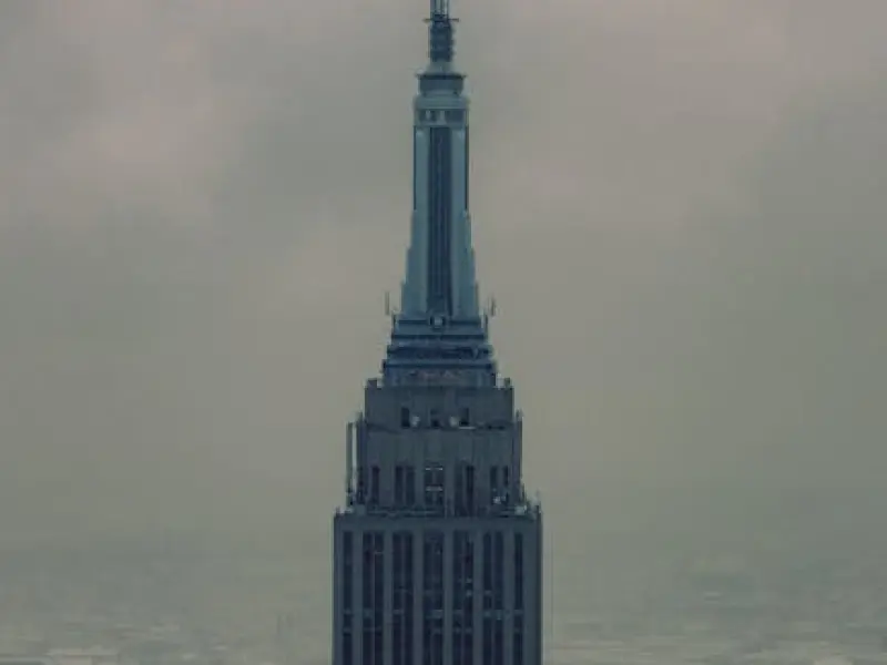 “只要这城市还在，我就忘不了你”