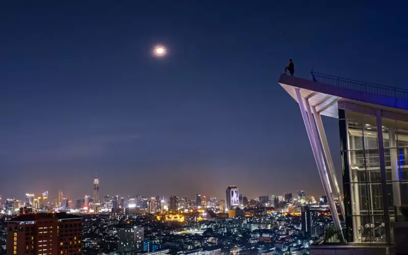 曼谷高空360度夜景大比拼!哪一家屋顶才是你的最爱?