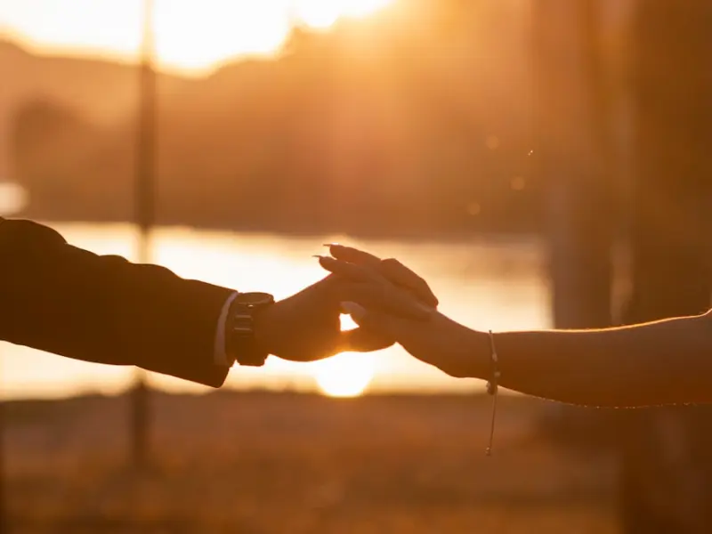 因为我总是忍不住发脾气，女朋友觉得很委屈和我分手，怎么样做能快速复合