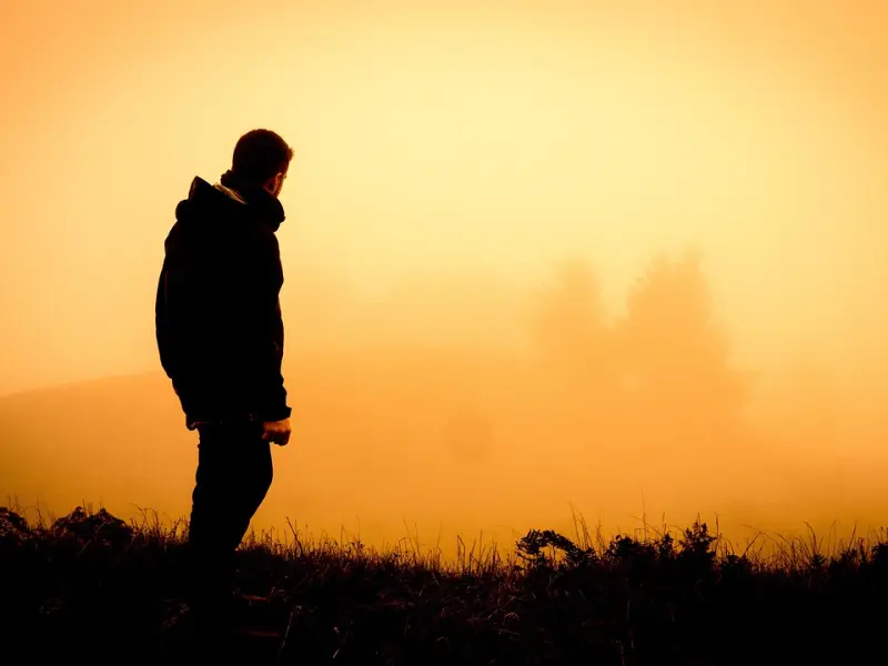 因为异性缘比较好，男朋友觉得和我在一起没有安全感要和我分手，我该怎么去挽回他