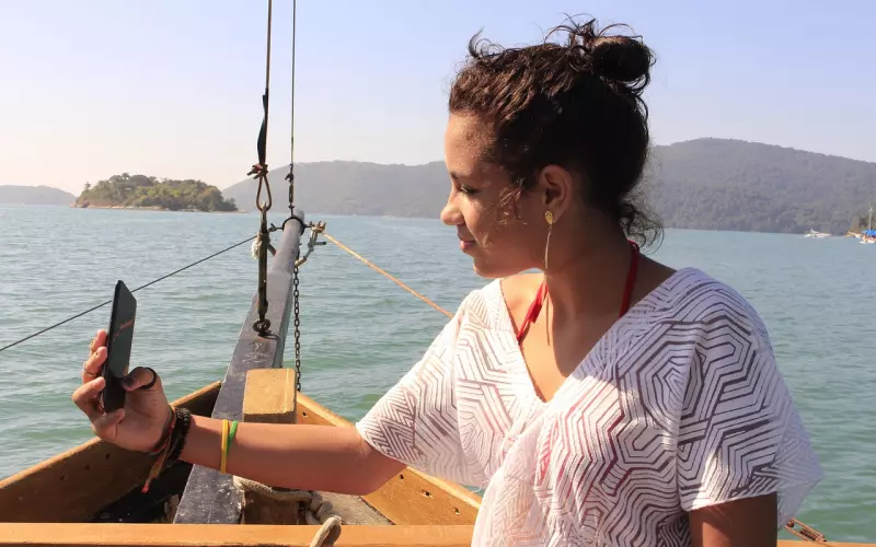 因为自己做错了事情，老婆要和我离婚，但是又舍不得孩子，我还有机会挽回她吗