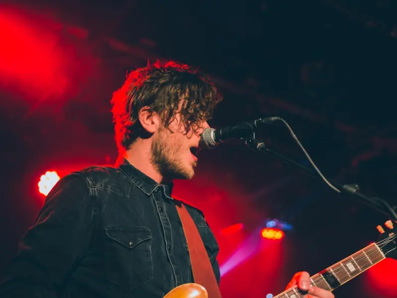 因为我异性朋友比较多，男朋友接受不了和我分手，我该怎么挽回他？