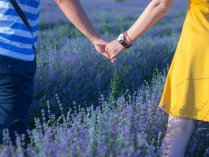 因为我经常喜欢和朋友聚会忽视了女朋友导致分手，我该怎么去挽回她