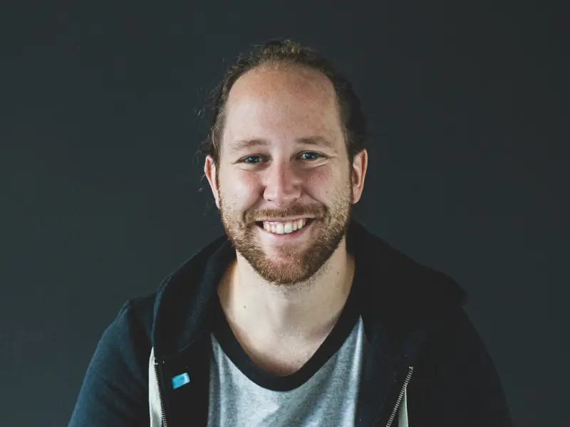 因为我和女友总是因为小事就吵架，现在她提出了分手，该怎么挽回呢